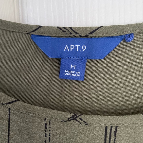 Short sleeve olive with black print top - Picture 2 of 2